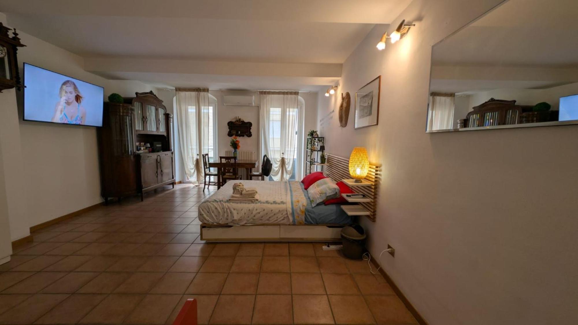 Timeless Home Deluxe Smart Cinema Suite With Netflix & Disney Parma Kültér fotó